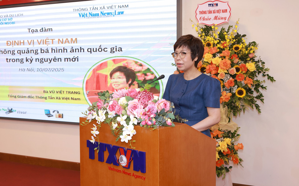Tổng Giám đốc TTXVN Vũ Việt Trang phát biểu tại tọa đàm. (Ảnh: TTXVN)