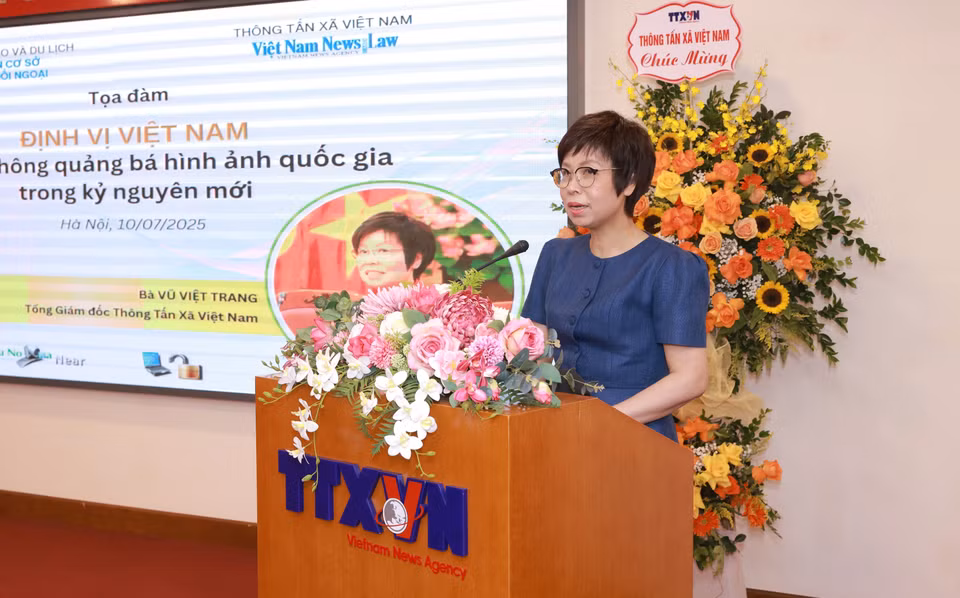 Tổng Giám đốc TTXVN Vũ Việt Trang phát biểu tại tọa đàm. (Ảnh: TTXVN)