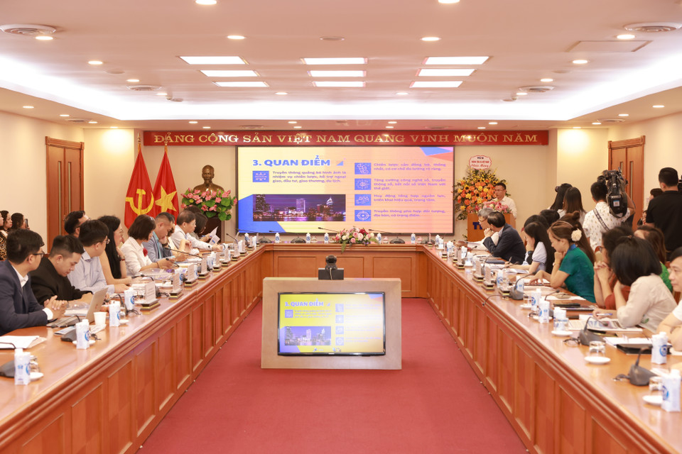 Các đại biểu thảo luận tại toạ đàm "Định vị Việt Nam-Truyền thông quảng bá hình ảnh quốc gia trong kỷ nguyên mới." (Ảnh: TTXVN)