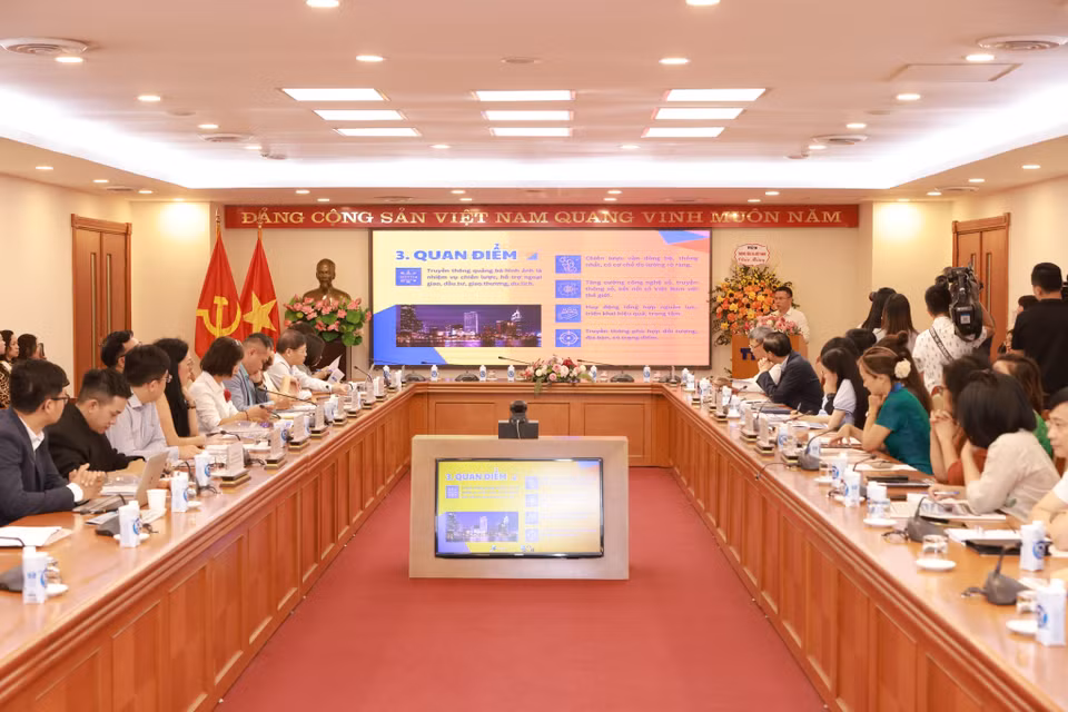 Các đại biểu thảo luận tại toạ đàm "Định vị Việt Nam-Truyền thông quảng bá hình ảnh quốc gia trong kỷ nguyên mới." (Ảnh: TTXVN)