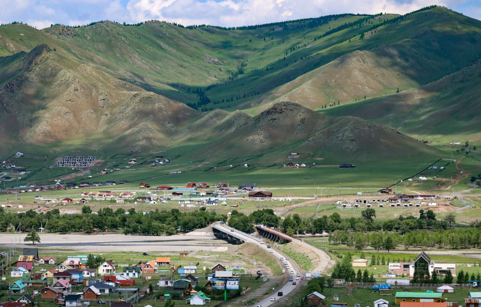 Cảnh quan thiên nhiên của Terelj được ví như “tiểu Thụy Sĩ” của châu Á với những khối đá kỳ vĩ, thảo nguyên xanh ngát cùng không gian rộng lớn. (Ảnh: Thanh Tùng/TTXVN)