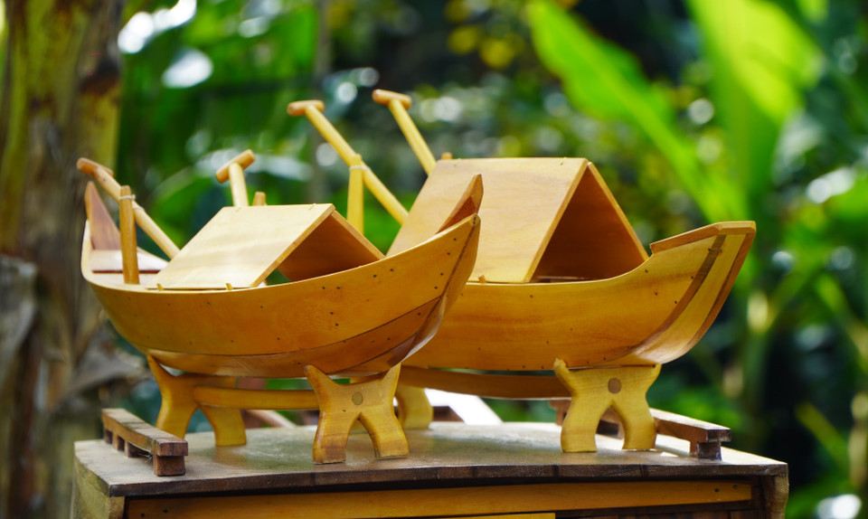 Sản phẩm xuồng mini của ông Nguyễn Văn Tốt ở xã Long Hậu (Lai Vung, Đồng Tháp). (Ảnh: Nhựt An /TTXVN)