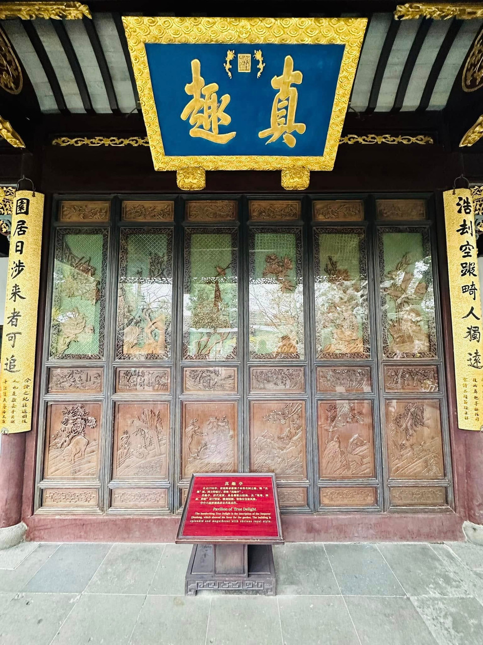 Vua Càn Long trong 6 lần du ngoạn Giang Nam của mình đều ghé thăm nơi đây và từng bị lạc trong núi đá. Ông yêu thích Lâm viên này đến mức đã ban cho Lâm viên 2 chữ " Chân Thú" với ý nghĩa là “Vui Thật,” ám chỉ niềm vui của ông mỗi khi ghé thăm nơi đây. (Ảnh: Anh Quang/Vietnam+)