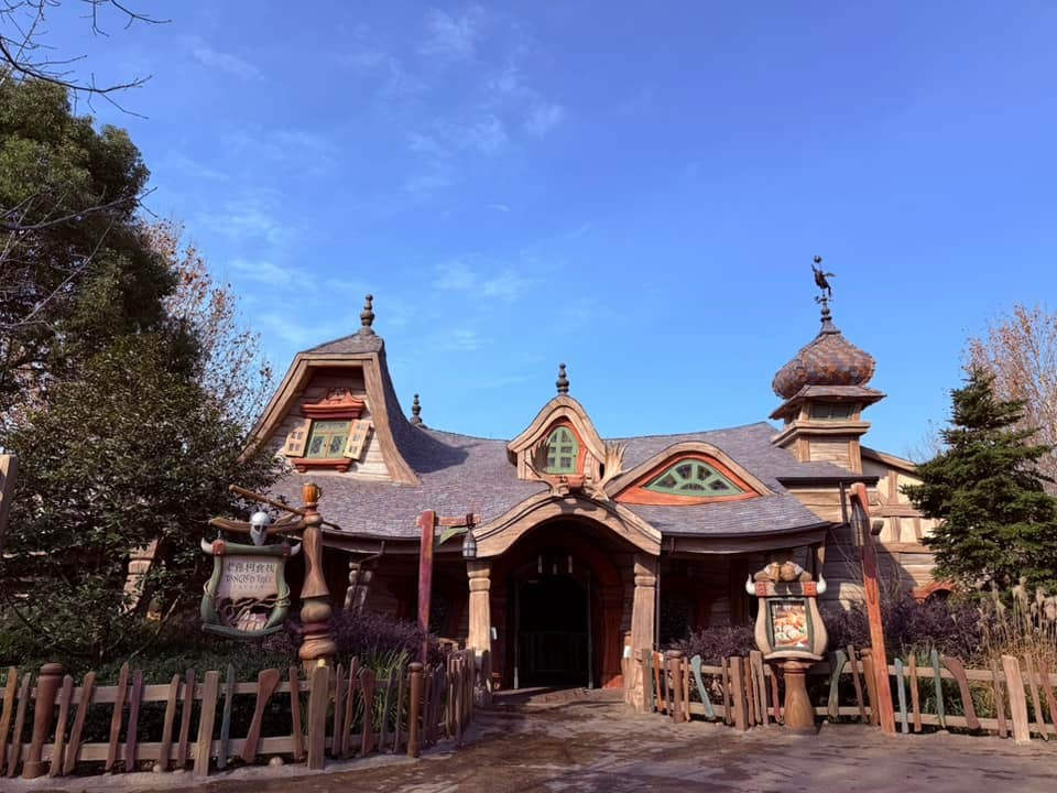 Fantasyland là vùng đất dành riêng cho những câu chuyện cổ tích thần thoại và thế giới hoạt hình diệu kỳ. (Ảnh: Anh Quang/Vietnam+)