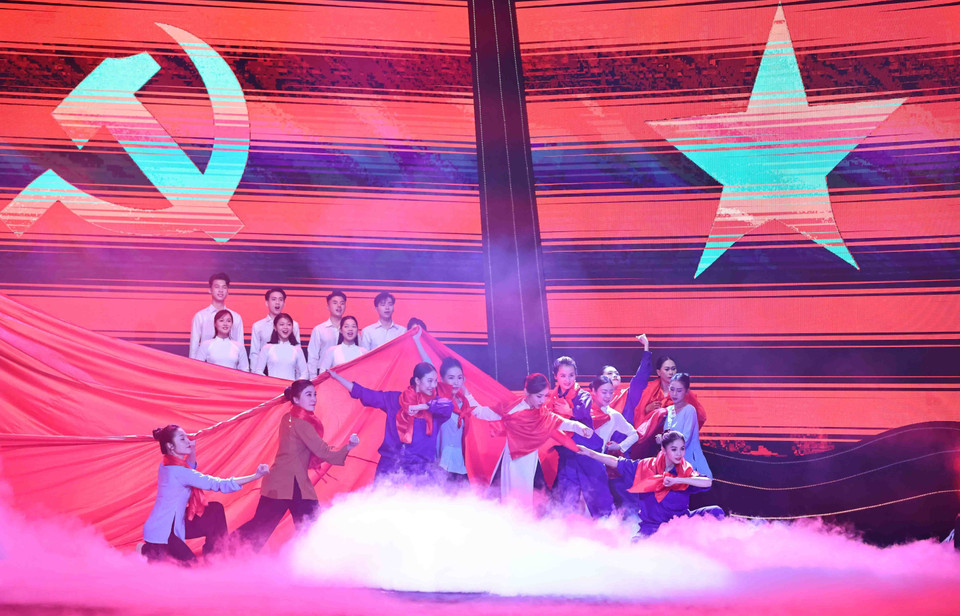 Các tiết mục đặc sắc tại chương trình. (Ảnh: Minh Đức/TTXVN)