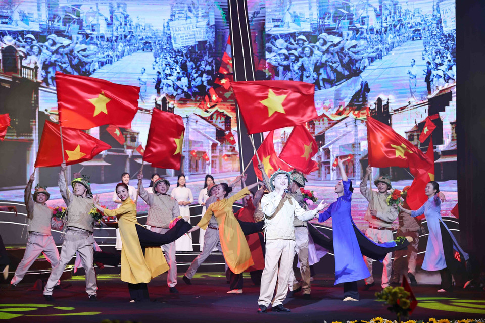 Các tiết mục đặc sắc tại chương trình. (Ảnh: Minh Đức/TTXVN)