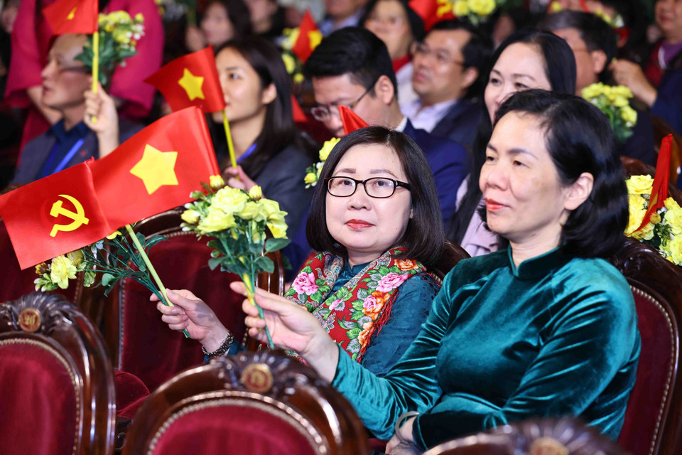 Các đại biểu tham dự chương trình nghệ thuật. (Ảnh: Minh Đức/TTXVN)