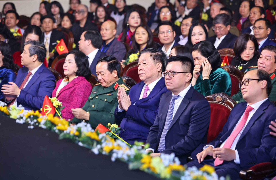 Ủy viên Bộ Chính trị, Bí thư Trung ương Đảng, Trưởng Ban Tuyên giáo Trung ương Nguyễn Trọng Nghĩa dự chương trình. (Ảnh: Minh Đức/TTXVN)