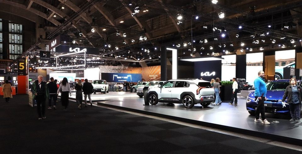 Một góc Triển lãm ôtô Brussels 2025. (Ảnh: Hương Giang/TTXVN)