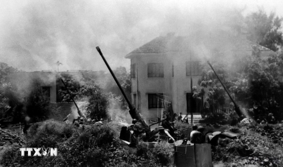 Đại đội 4 pháo cao xạ bảo vệ Thủ đô nổ súng trừng trị máy bay Mỹ. (Ảnh: Văn Bảo/TTXVN)