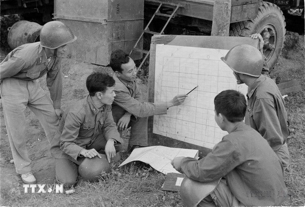 Kíp trắc thủ của phân đội 6, bộ đội tên lửa Thủ đô chiến đấu dũng cảm mưu trí góp phần bắn rơi nhiều máy bay B-52. (Ảnh: Văn Bảo/TTXVN)