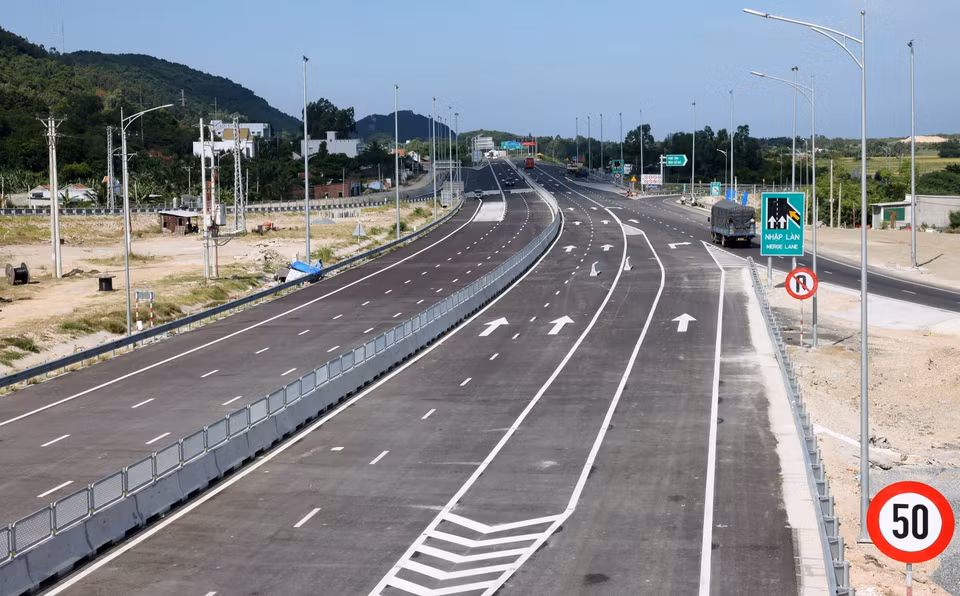 Trong giai đoạn phân kỳ tốc độ tối đa trên tuyến là 90km/h và tối thiểu là 60 km/h, có hai làn được phân chia bằng dải phân cách cứng. (Ảnh: Quốc Khánh/TTXVN)