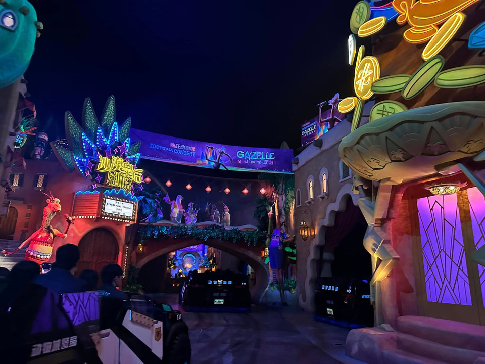 Các trò chơi tái hiện lại những khung cảnh quen thuộc trong các bộ phim hoạt hình kinh điển của Disney mang đến cho bạn cơ hội sống lại những giấc mơ thời thơ ấu. (Ảnh: Anh Quang/Vietnam+)