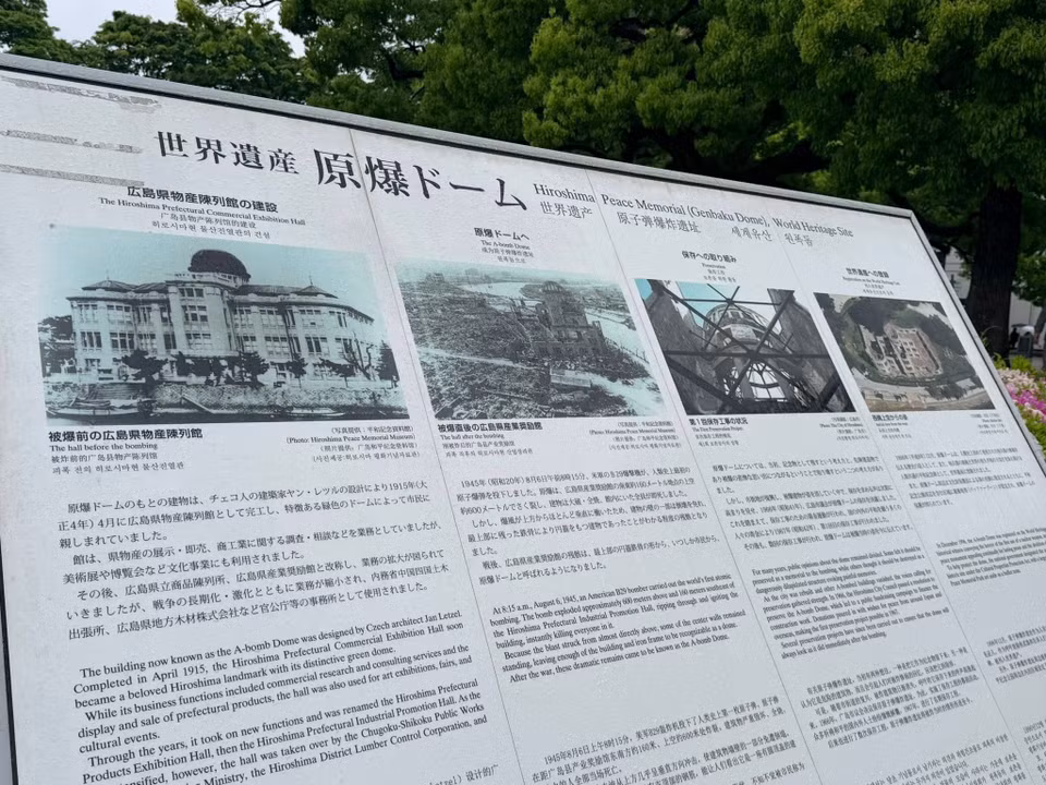 Ngày 6/8 /1945, thế giới chứng kiến một trong những sự kiện đau lòng khi quả bom nguyên tử đầu tiên trên thế giới dội xuống trung tâm thành phố Hiroshima, mang theo sự tàn phá hủy hoại chưa từng có: hơn 70.000 người đã chết và 70.000 người khác bị thương nặng do ảnh hưởng của phóng xạ. (Nguồn: Vietnam+)