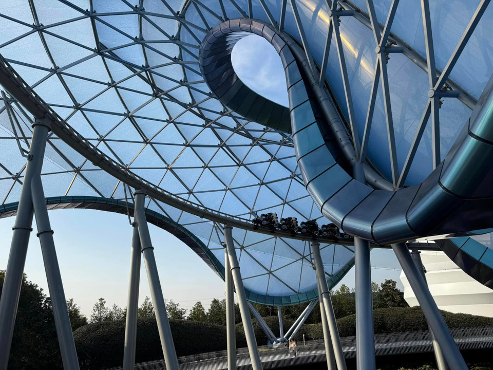 TRON Lightcycle Power Run - Trò tàu lượn siêu tốc dành cho những ai yêu thích mạo hiểm. (Ảnh: Anh Quang/Vietnam+)