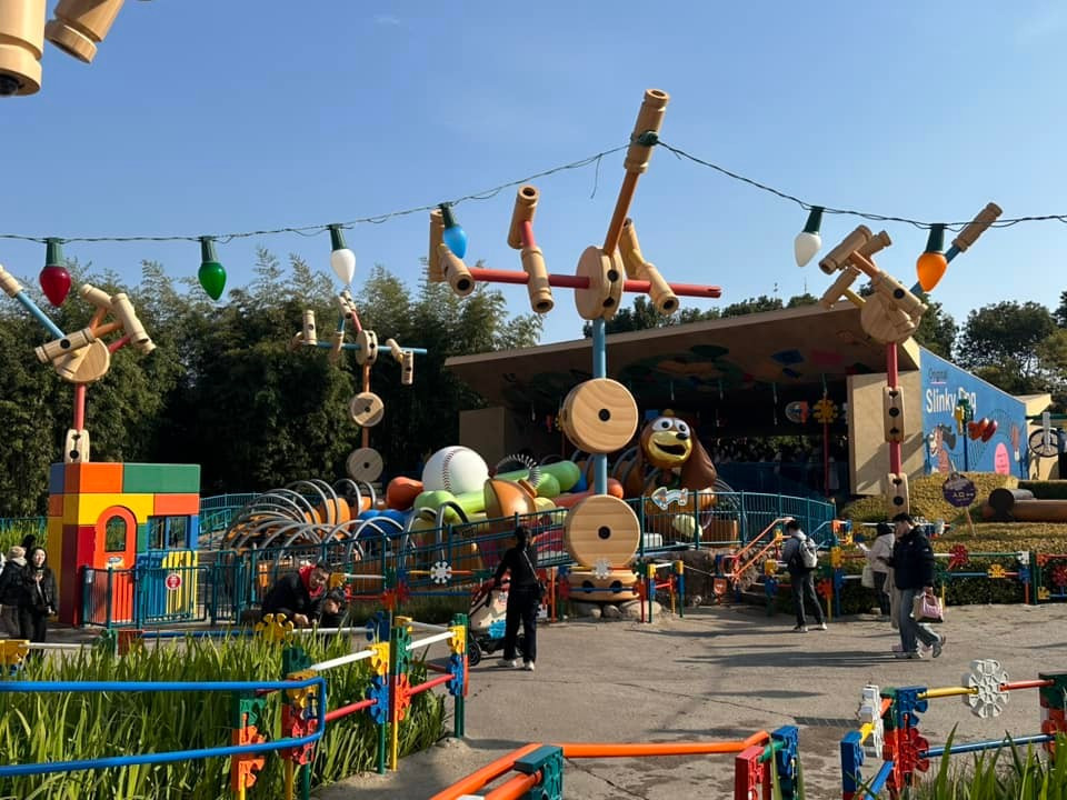 Trò chơi tái hiện lại những khung cảnh quen thuộc trong bộ phim hoạt hình kinh điển của Disney, Toy Story. (Ảnh: Anh Quang/Vietnam+)