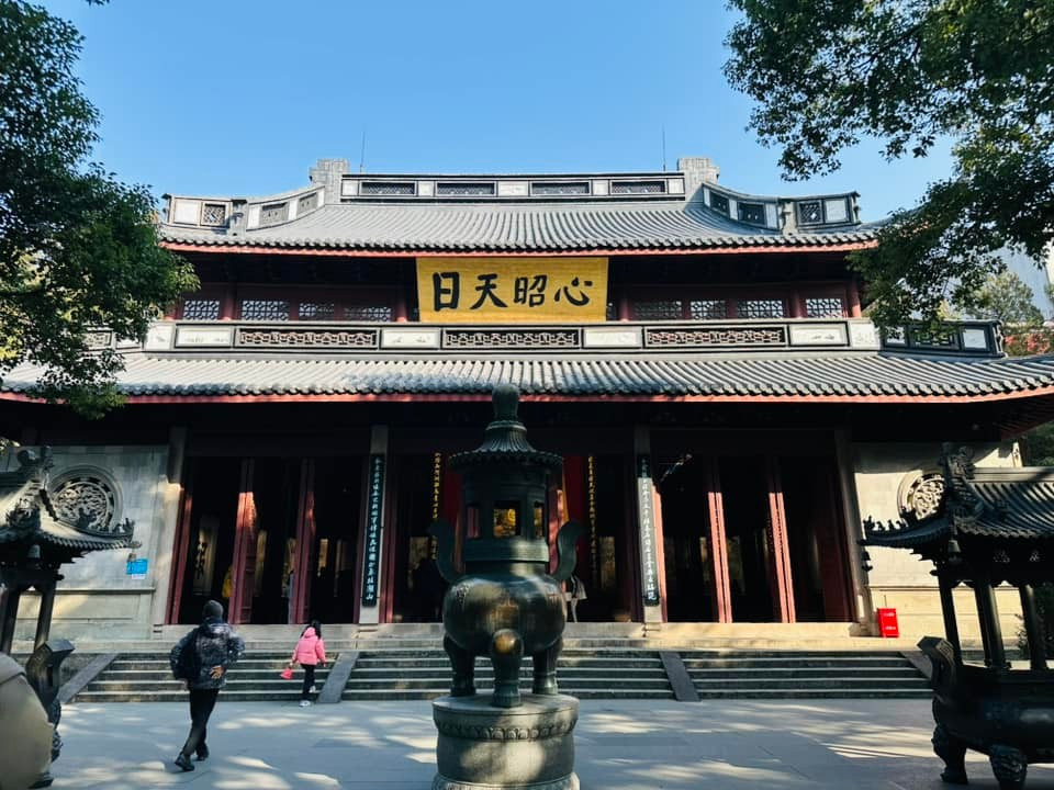 Khuôn viên bên trong Miếu Nhạc Phi. (Ảnh: Anh Quang/Vietnam+)