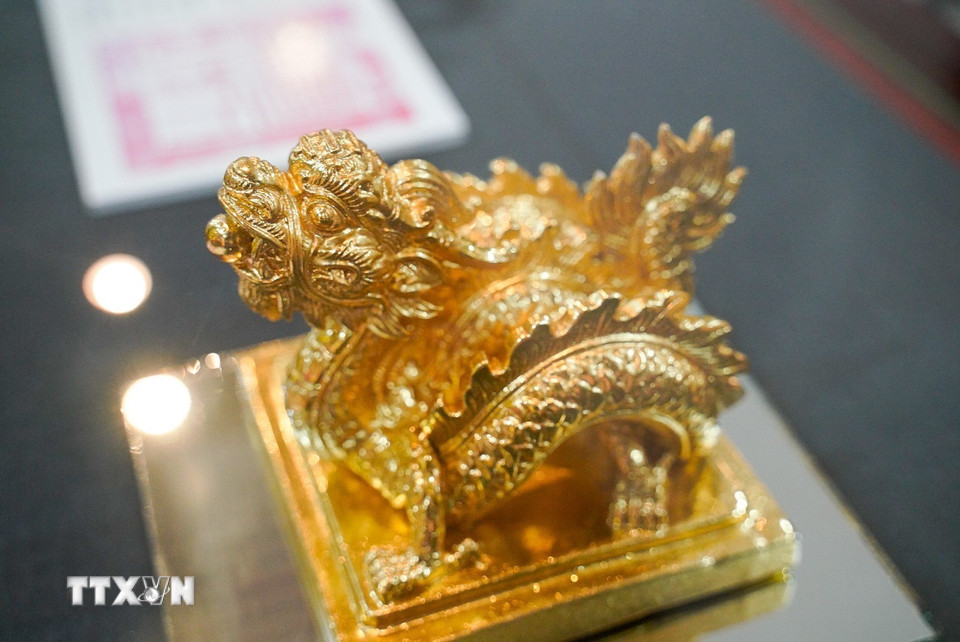 Bảo vật Quốc gia "Ấn Sắc Mệnh Chi Bảo" đúc năm Minh Mạng thứ 8 (1827), dùng để ban cấp cáo sắc cho quan văn, võ cùng phong tặng cho thần và người. (Ảnh: Khánh Hoà/TTXVN)