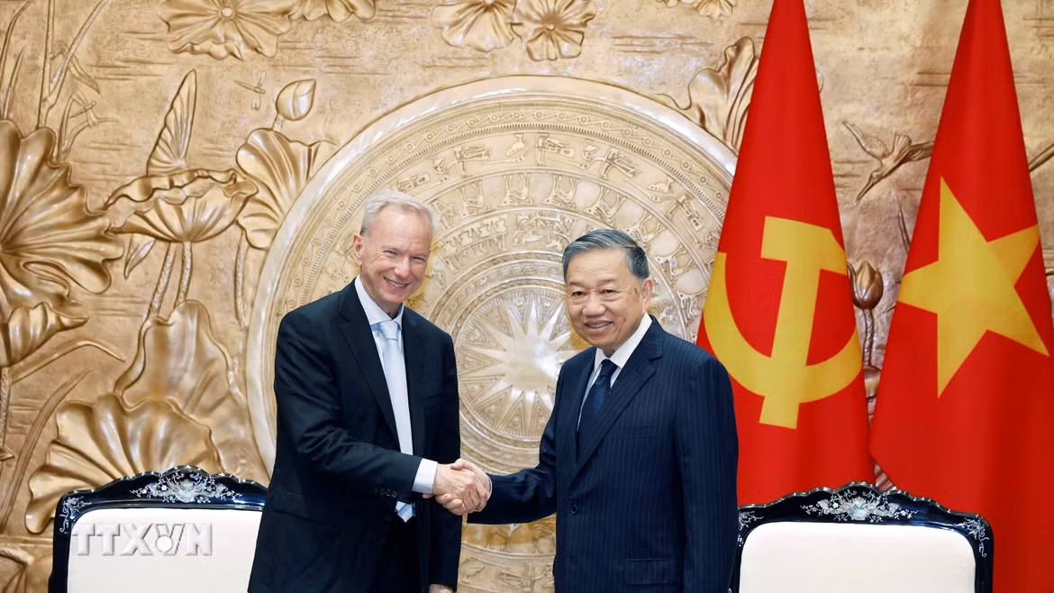 Tổng Bí thư, Chủ tịch nước Tô Lâm tiếp ông Eric Schmidt, nguyên Chủ tịch Tập đoàn Google, dẫn đầu Đoàn chuyên gia trí tuệ nhân tạo thăm và làm việc tại Việt Nam. (Ảnh: Thống Nhất/TTXVN)