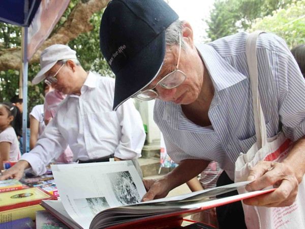 200 gian hàng tham dự Triển lãm-Hội chợ sách Quốc tế Việt Nam 2015 ảnh 1