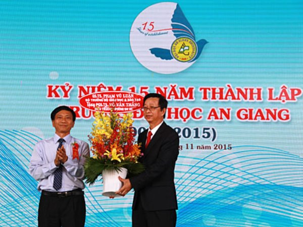 Đại học An Giang kỷ niệm 15 năm thành lập trường năm 2015. (Ảnh: Đại học An Giang) Chuyển trường Đại học An Giang về ĐH Quốc gia Thành phố Hồ Chí Minh ảnh 1