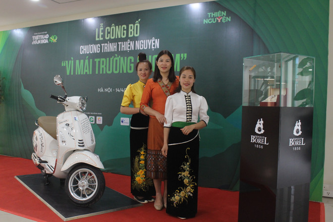 Đấu giá xe Vespa và nhiều vật phẩm vì những mái trường vùng cao ảnh 2