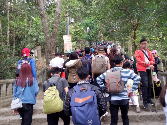 Yên Tử đông nghịt du khách những ngày đầu Xuân Đinh Dậu ảnh 2