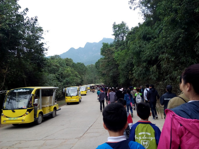 Yên Tử đông nghịt du khách những ngày đầu Xuân Đinh Dậu ảnh 3