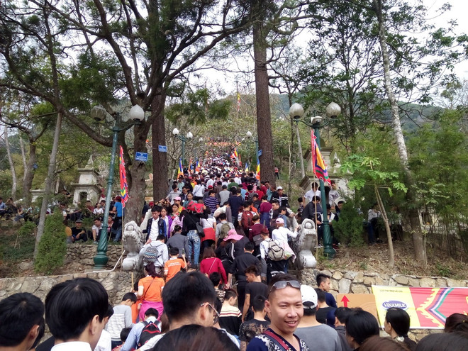 Yên Tử đông nghịt du khách những ngày đầu Xuân Đinh Dậu ảnh 1