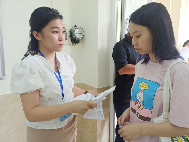 Đánh trống thu bài sớm 5 phút, điểm thi phải bù giờ cho thí sinh ảnh 1