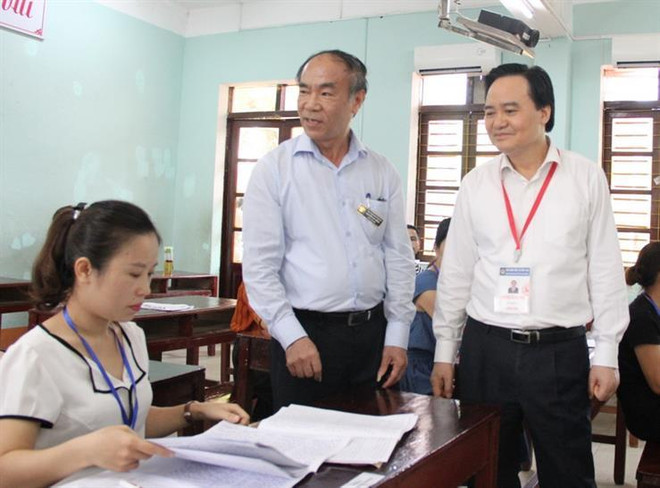 Thi THPT quốc gia 2019: 'Thí sinh đặc biệt' vẫn đang... làm bài thi ảnh 3
