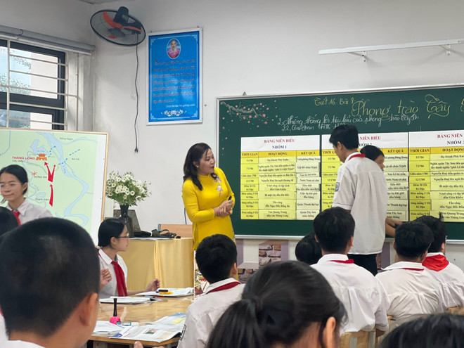 Giờ học môn Lịch sử của cô Vân và các học trò. (Ảnh: NVCC) z5227359184095_1fd369697ccf4bccb3ec37bc58c8d88e.jpg