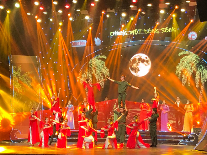 Cầu truyền hình tái hiện ký ức bi hùng của mảnh đất thép Quảng Trị ảnh 1