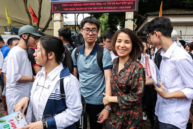 Hà Nội: Thí sinh hớn hở vì đề thi Lịch sử và Ngoại ngữ không khó ảnh 1