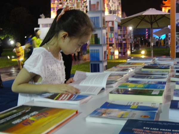 Khoảng 10 nghìn tên sách được giới thiệu tại Hội sách Hà Nội 2014 ảnh 1