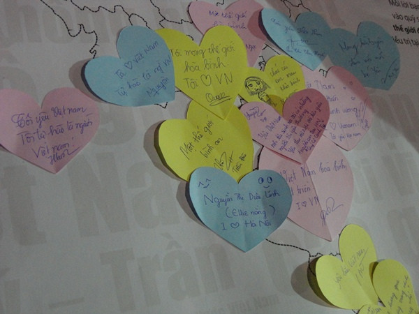 [Photo] Rộn ràng Hội sách “Hà Nội-Thành phố vì hòa bình” ảnh 5