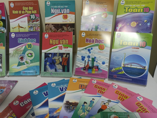 Bộ GD-ĐT sẽ trao quyền chọn sách giáo khoa cho các nhà trường? ảnh 1