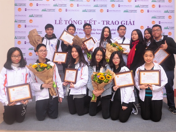 Học sinh Hà Nội Amsterdam thắng áp đảo trong cuộc thi tiếng Anh ảnh 2