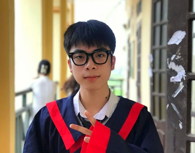 Em Phạm Văn Linh là thủ khoa cả nước Kỳ thi tốt nghiệp trung học phổ thông năm 2022. (Ảnh: NVCC) Thủ khoa kỳ thi tốt nghiệp THPT 2022 chưa từng đi học thêm ảnh 1