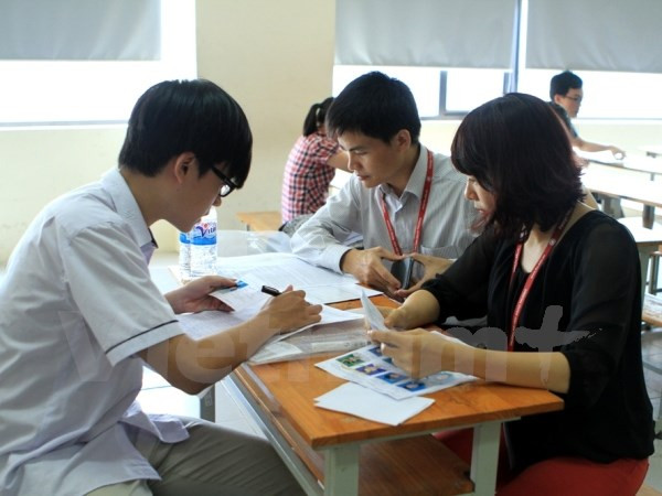 Thi trung học phổ thông: "Không nên tham khảo quá nhiều loại sách" ảnh 1