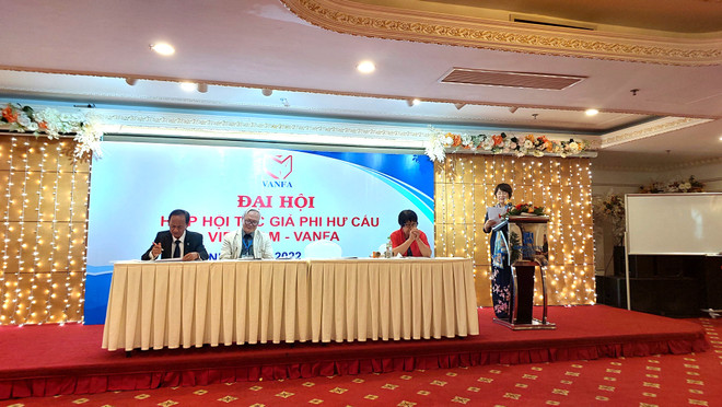 Nhà thơ Đoàn Thị Lam Luyến làm Chủ tịch Hiệp hội Tác giả phi hư cấu ảnh 1