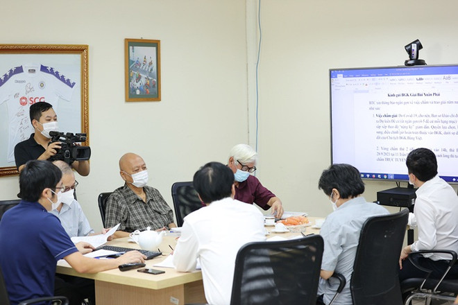 Các thành viên Hội đồng giám khảo và Ban sơ khảo giải thưởng 'Bùi Xuân Phái- Vì tình yêu Hà Nội' lần thứ 14 họp phiên đầu tiên chiều ngày 24/9/2021. (Ảnh: BTC) Giải thưởng Bùi Xuân Phái: Văn hóa là động lực để phát triển Thủ đô ảnh 2