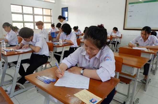 Thí sinh làm bài thi kỳ thi chọn học sinh giỏi quốc gia trung học phổ thông năm học 2022-2023. (Ảnh: Đức Hạnh/TTXVN) hsg-2166.jpg