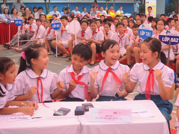 Tiếp tục tổ chức cuộc thi Olympic tiếng Anh trên internet năm học tới ảnh 1