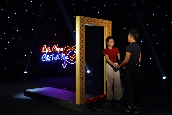 Gameshow hẹn hò: Khi chuyện riêng tư lên sóng truyền hình ảnh 1