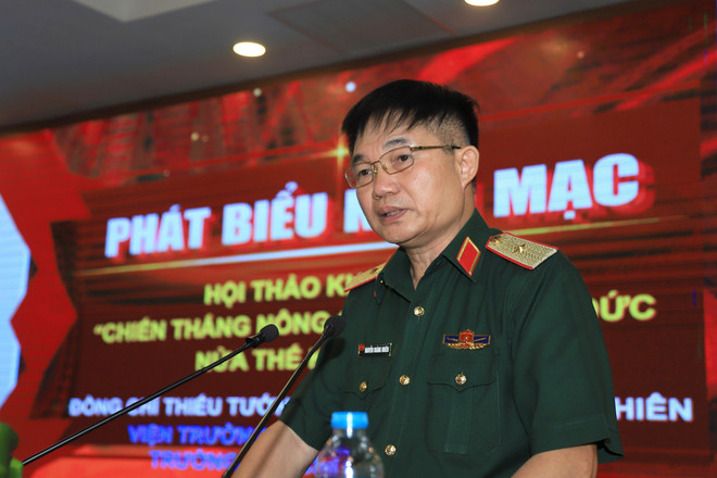 Thiếu tướng Nguyễn Hoàng Nhiên, Viện trưởng Viện Lịch sử Quân sự phát biểu. (Ảnh: Trần Thường) nguyenhoangnhien.jpg