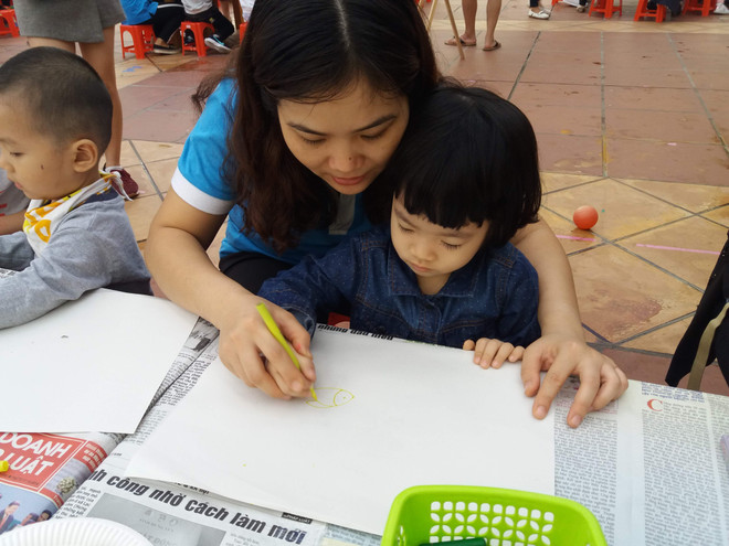 Giáo dục phổ thông sẽ chuyển từ truyền thụ kiến thức sang hình thành phẩm chất, năng lực cho người học. (Ảnh minh họa: PV/Vietnam+) Gấp rút chuẩn bị cho công cuộc đổi mới của ngành giáo dục ảnh 1