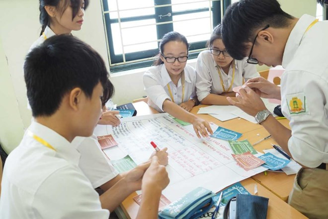 Phương pháp giảng dạy sẽ được thay đổi, với vai trò chủ động thuộc về học sinh. (Ảnh: PV/Vietnam+) Gấp rút chuẩn bị cho công cuộc đổi mới của ngành giáo dục ảnh 3