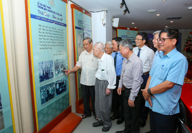 Tác giả 'Sống như Anh': Một đời tận tụy sống và viết vì sự thật ảnh 1