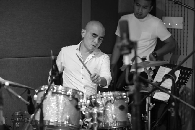 Đức Trí mở 'tàng thư,' kể chuyện đời cho khán giả trong đêm nhạc riêng ảnh 2